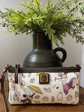 Dooney & Bourke Disney Wristlet - Epcot 2018 Food/Wine Festival